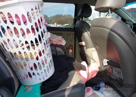 2018 Kia Sedona Lx z USA, uszkodzony, nr VIN KNDMB5C17J6386394